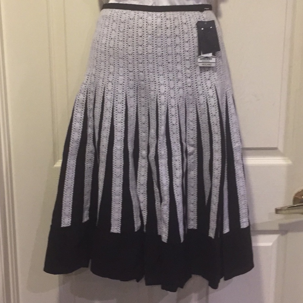 💕💕2X HOST PICK💕💕Blk flared summer skirt ,white lace size 6P avail